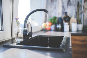 Read more about the article Mit den richtigen Technologien den Wasserverbrauch zu Hause senken